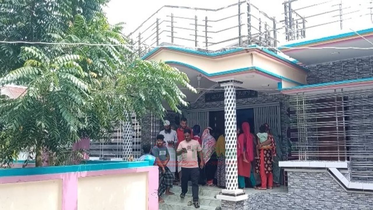 কোটালিপাড়ায় আগুনে পুড়ে গৃহবধুর রহস্য জনক মৃত্যু 