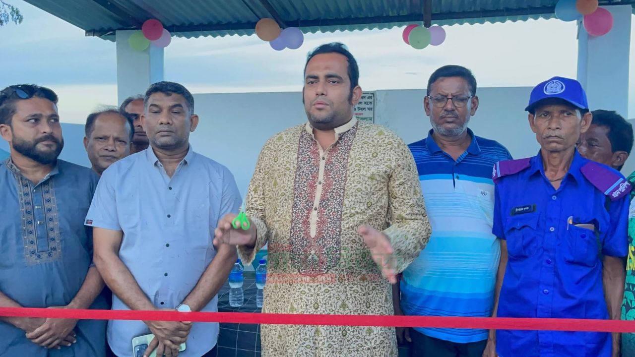  কালিতলা মাঠে অপরাধ দমনে টহল ঘর ও সোলার স্ট্রিট লাইট স্থাপন