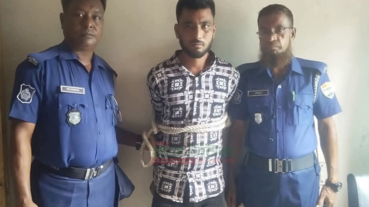  কুষ্টিয়ায় ছিনতাইকারী চক্রের এক সদস্যকে আটক করেছে রেলওয়ে পুলিশ