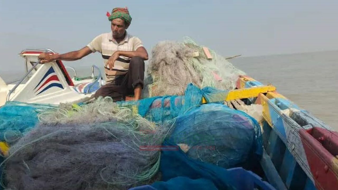 দৌলতপুরে নিষেধাজ্ঞা অমান্য করে ইলিশ শিকার,৩০ হাজার মিটার কারেন্ট জাল জব্দ