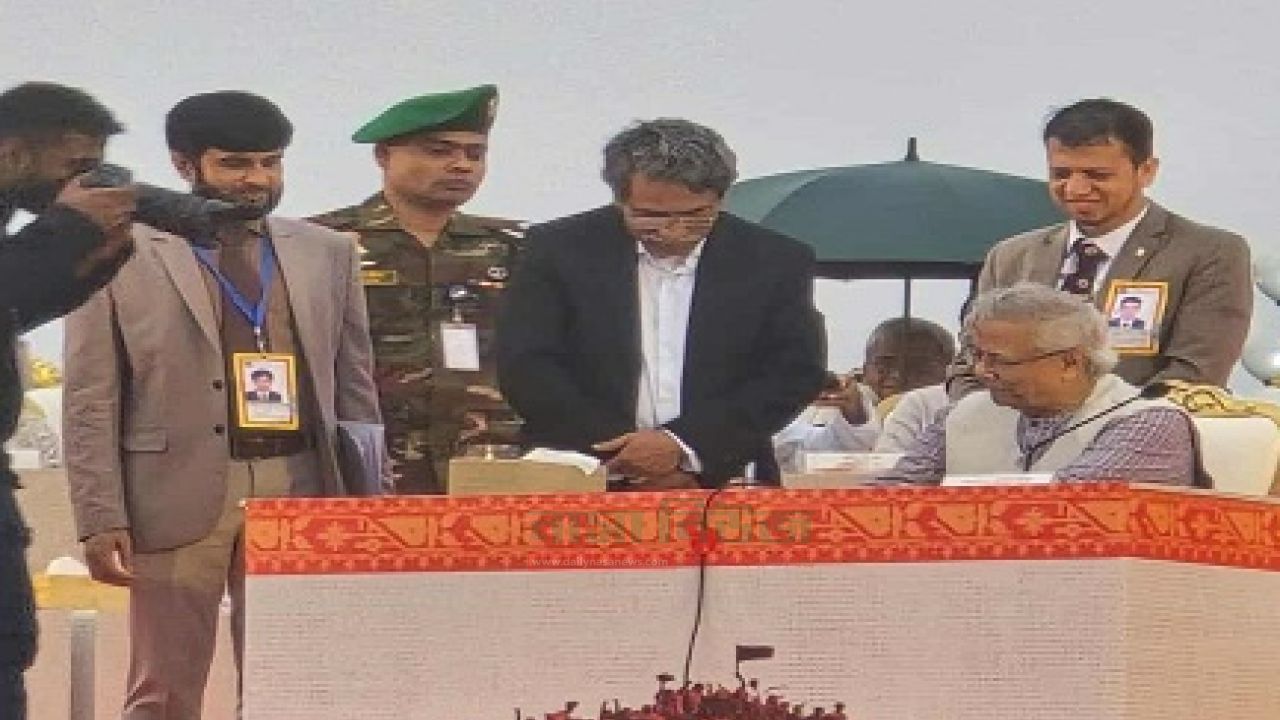 জাতীয় সনদে স্বাক্ষর করেছেন প্রধান উপদেষ্টাসহ রাজনৈতিক দলের নেতারা