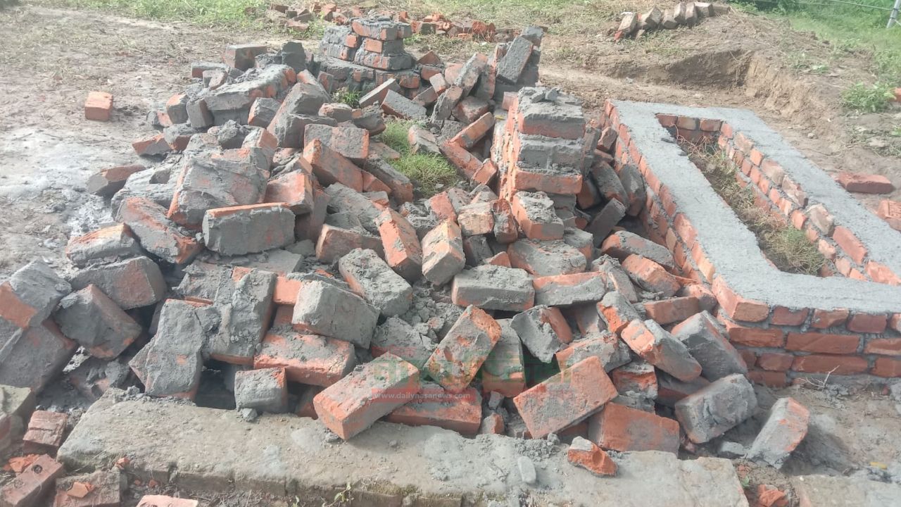  মাজারের বাউন্ডারি ভেঙ্গে ২০/২২টি গাছপালা ক্ষতির পরিমাণ ৮ লক্ষ টাকা