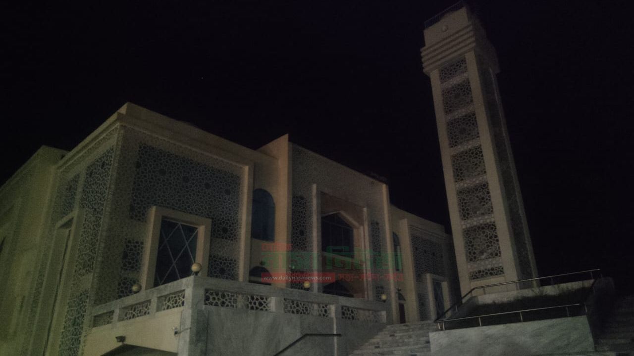 চার দিন ধরে বিদ্যুৎ বিচ্ছিন্ন বাগাতিপাড়া মডেল মসজিদ,মুসল্লিদের চরম দুর্ভোগ