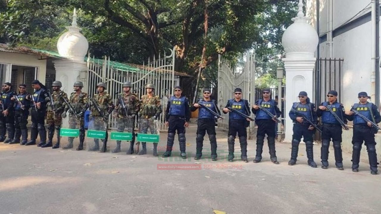 ট্রাইব্যুনাল চত্বরে মোতায়েন করা হয়েছে পুলিশ,র‍্যাব,বিজিবি ও সেনাবাহিনীর সদস্যদের