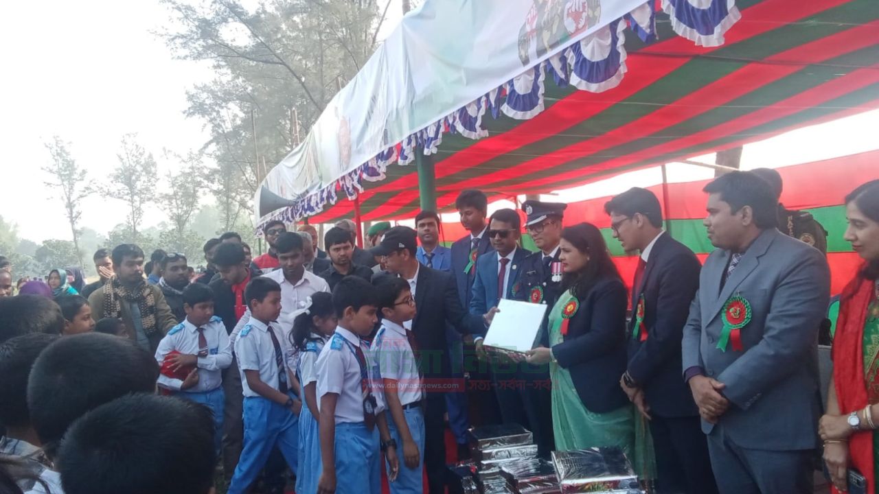 যথাযোগ্য মর্যাদার মধ্য দিয়ে নওগাঁর বদলগাছীতে বিজয় দিবস উদযাপন