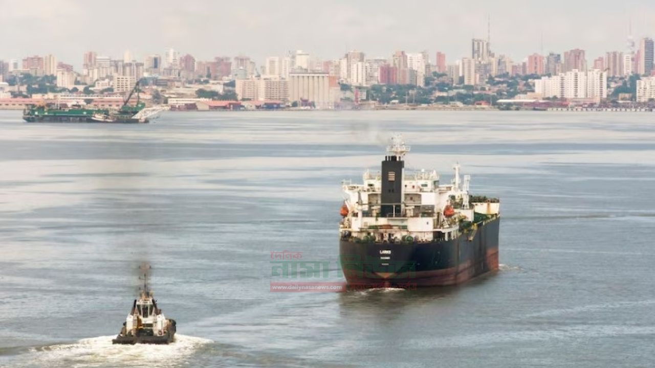 ভেনেজুয়েলায় সব তেল ট্যাংকারের উপর সম্পূর্ণ অবরোধ জারির নির্দেশ ডোনাল্ড ট্রাম্পের