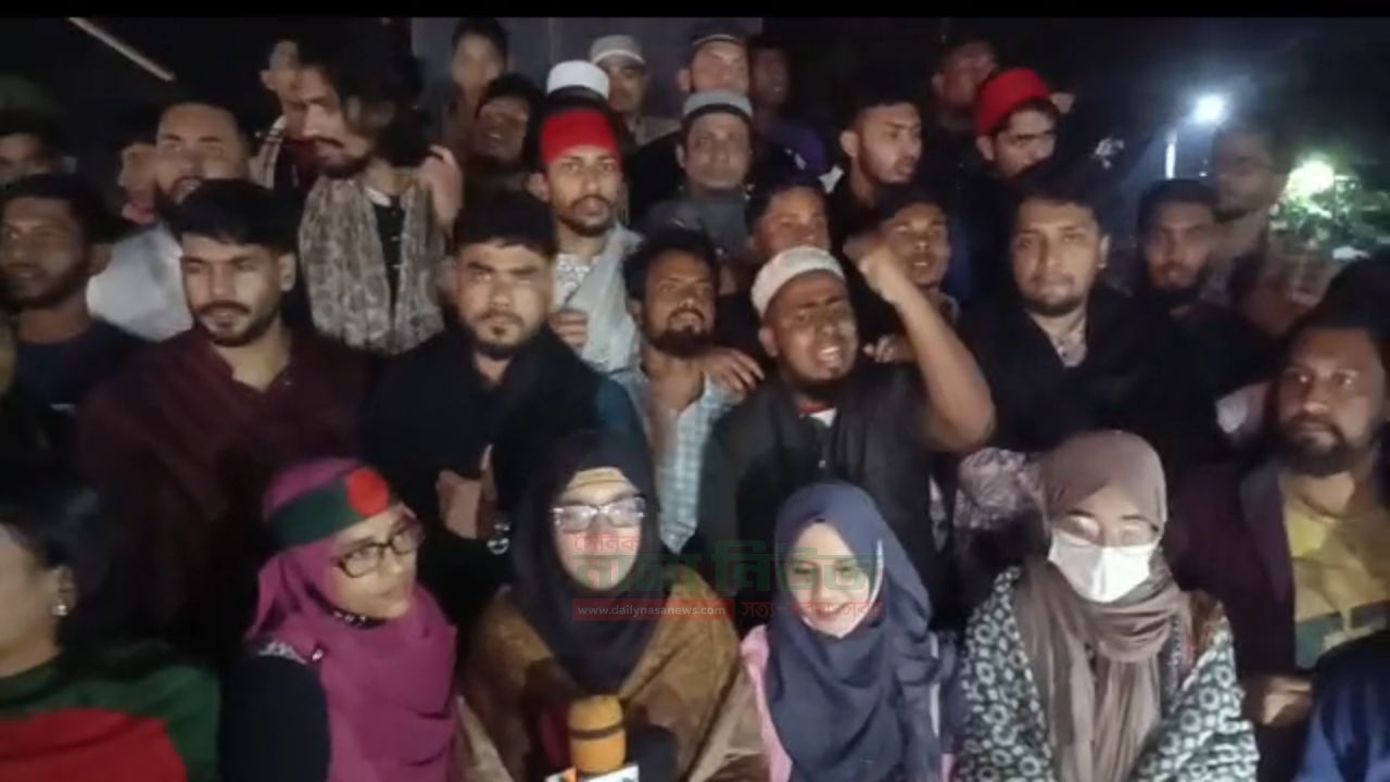 মৌলভীবাজারে ছাত্র জনতার বিক্ষোভ ও সড়কে যান চলাচল বন্ধ করে ৪ ঘন্টা ব্লকেড