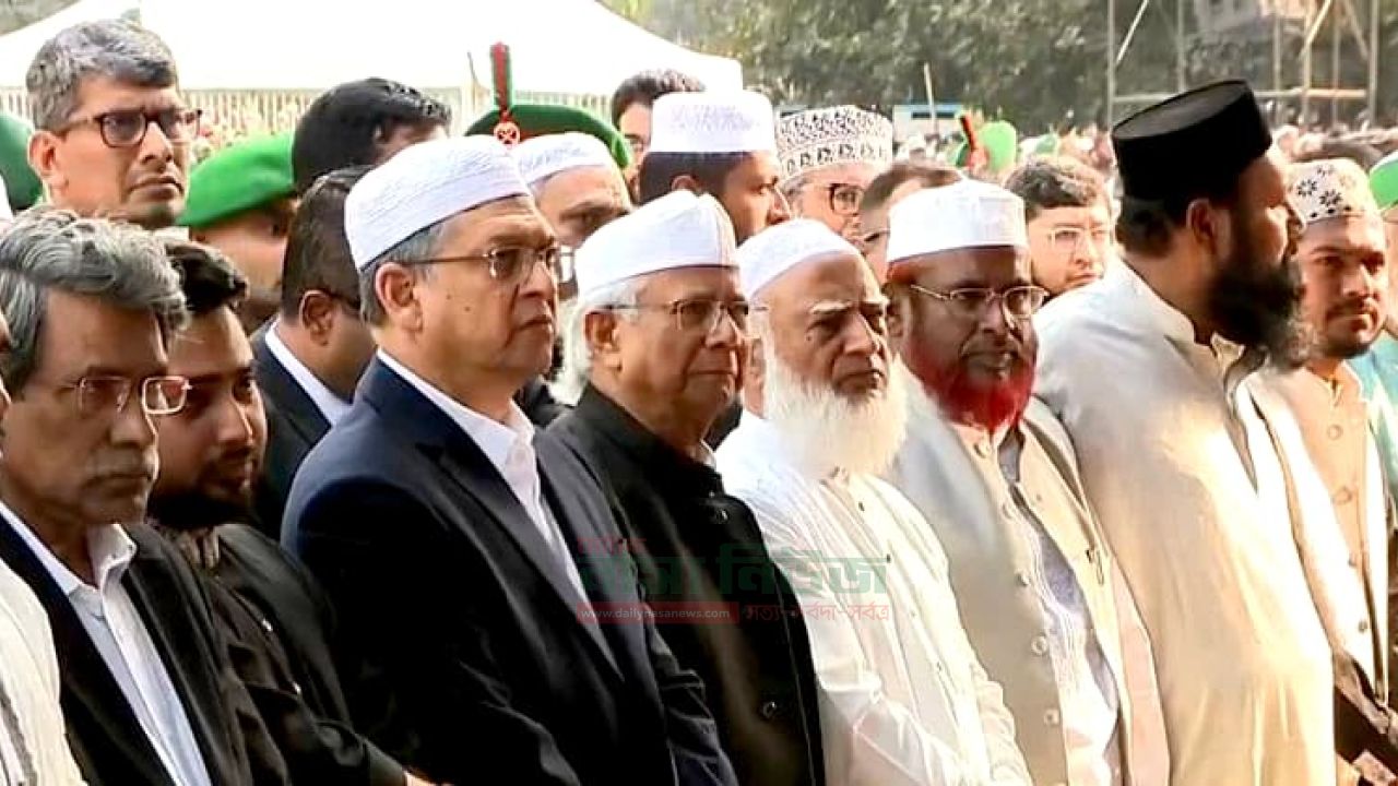 বড় ভাইয়ের ইমামতিতে শহীদ হাদির জানাজা সম্পন্ন