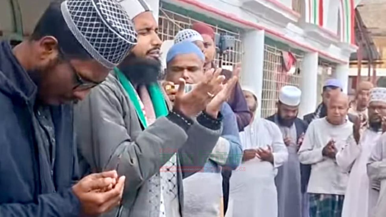 শহীদ ওসমান হাদির গায়েবানা জানাযায় ছাত্র জনতার ঢল,ভারী হয়ে উঠে পাথরঘাটা