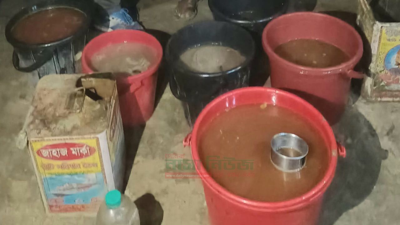 হবিগঞ্জে সেনাবাহিনীর অভিযানে বিপুল পরিমাণের দেশীয় মদসহ  মাদক ব্যবসায়ীকে গ্রেফতার