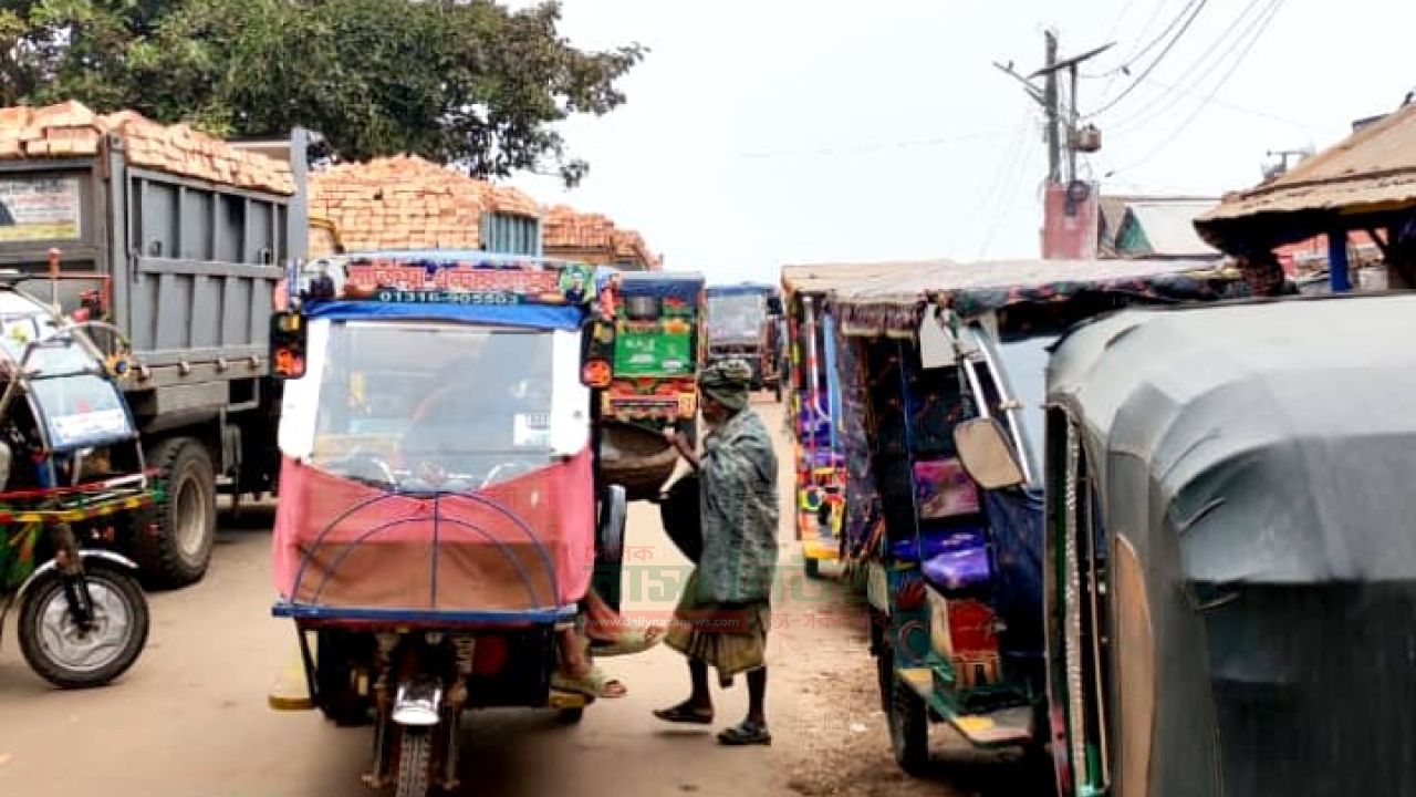 পাথরঘাটায় তীব্র শৈত্যপ্রবাহ, জনজীবনে স্থবিরতা ও দুর্ভোগ