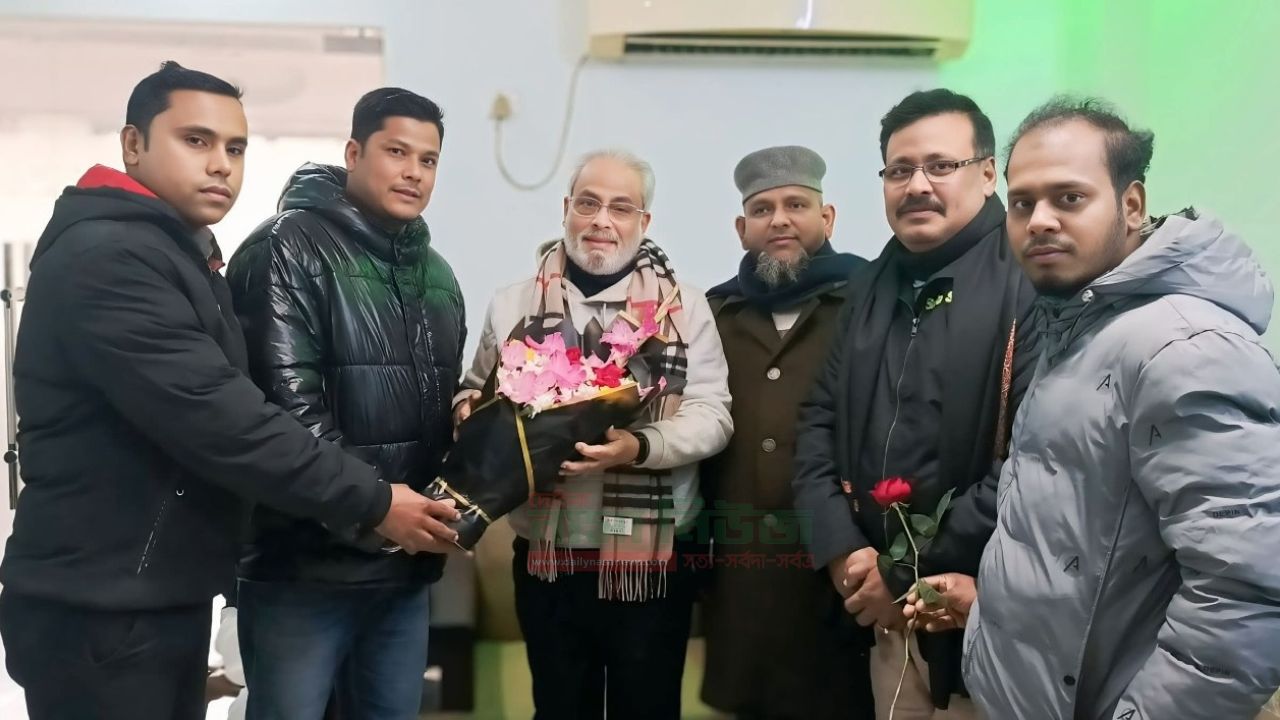 মমিনপুর ইউনিয়ন জাতীয় পার্টি সদস্য সচিব পক্ষে জিএম কাদেরকে ফুল দিয়ে বরণ