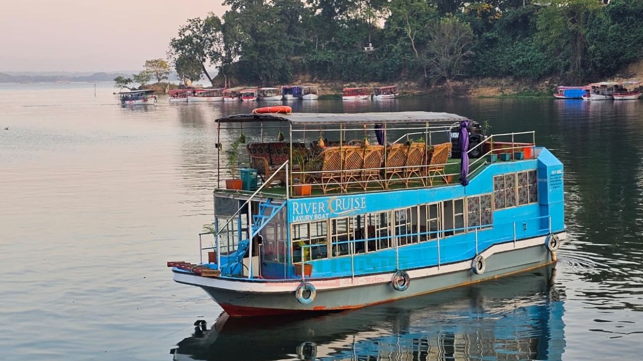 রিভার ক্রুস হাউস মারমেইড হানিমুন বোট এখন রূপের রানি রাঙ্গামাটিতে 