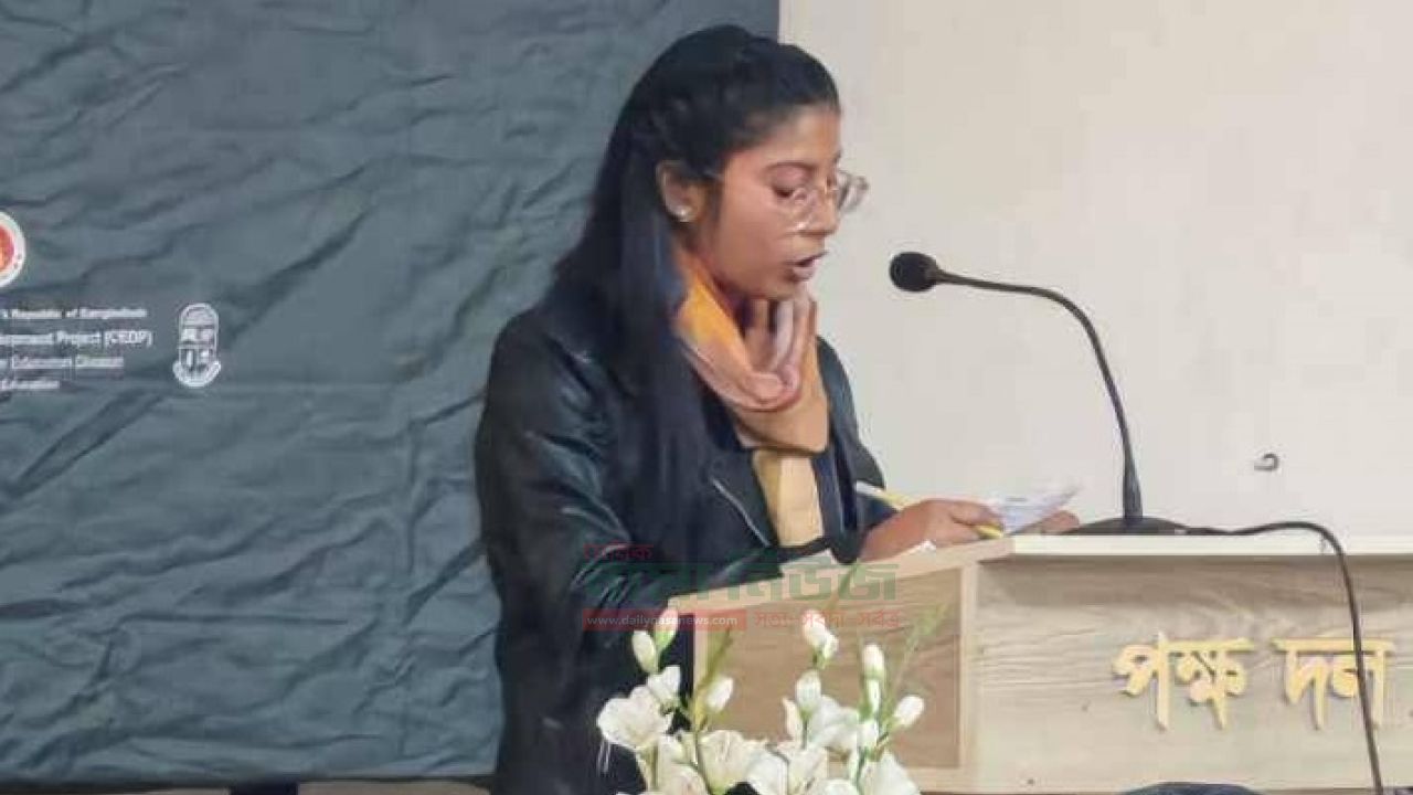 শ্রেষ্ঠ বিতার্কিক জান্নাতুল ফেরদৌস জেবার নেতৃত্বে বিতর্কে জয়ী রসায়ন বিভাগ