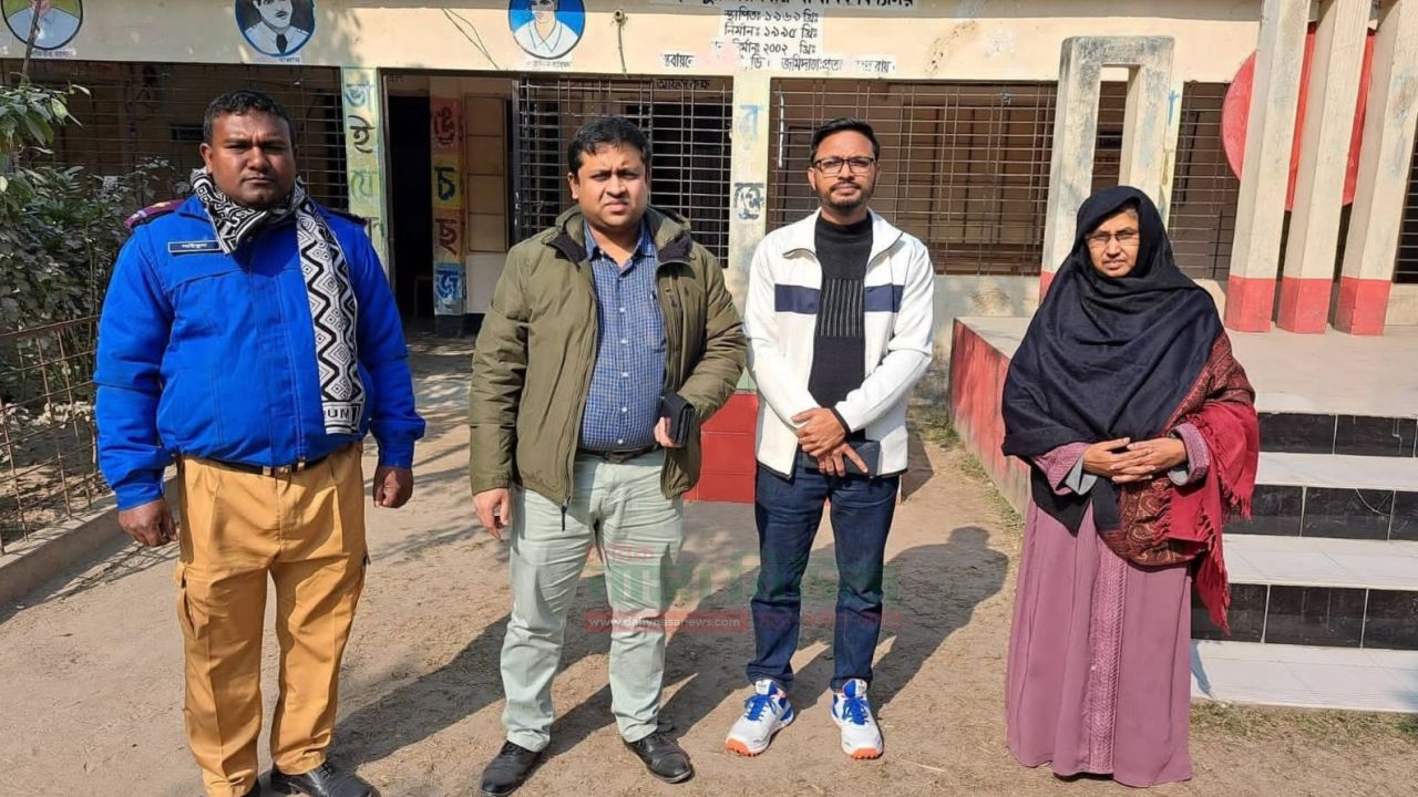 রংপুর সদর উপজেলার ভোট কেন্দ্র পরিদর্শন (ইউএনও) সাইফুল ইসলাম