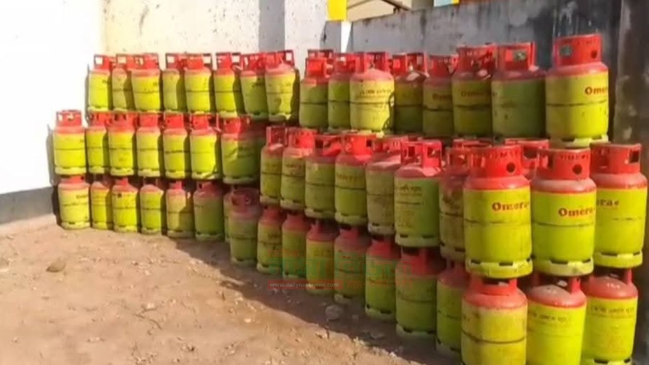 কুড়িগ্রামে এলপিজি গ্যাসের দাম দ্বিগুণ,তবু মিলছে না গ্যাস