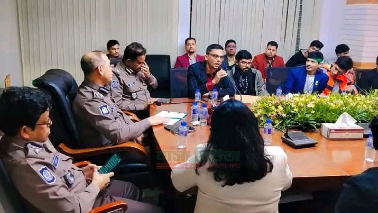 গাজীপুর মেট্রোপলিটন পুলিশ কমিশনারকে বাংলাদেশ ইয়ুথ রেভুলেশনের পক্ষে সম্মাননা প্রদান