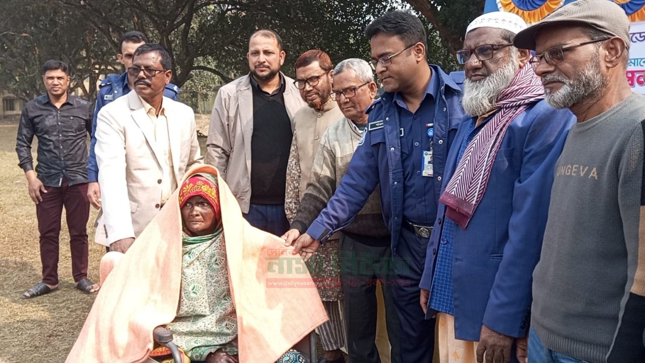 বীরগঞ্জ মডেল প্রেসক্লাবের উদ্যোগে শীতবস্ত্র বিতরণ