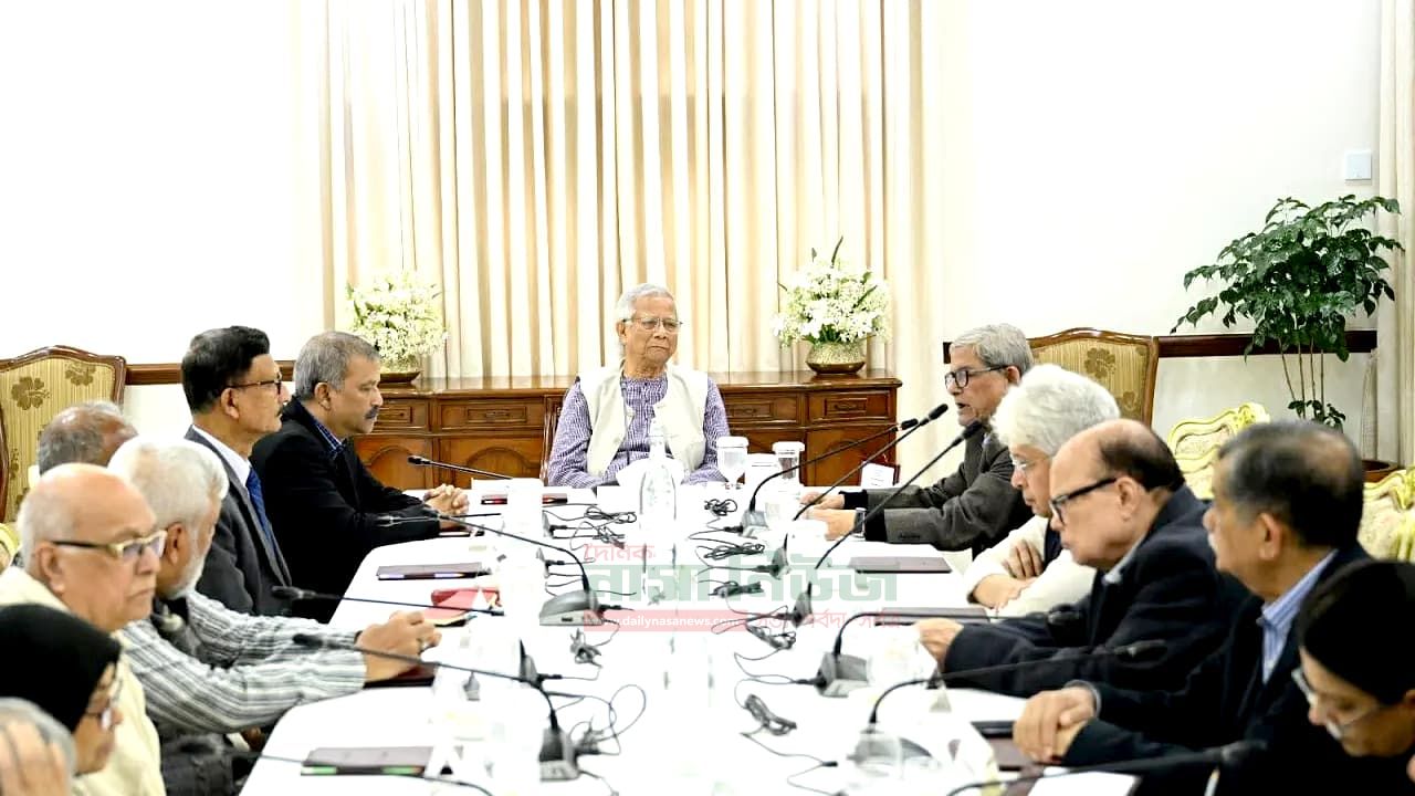 উপদেষ্টারা পতাকাবাহী গাড়ীতে শপথ অনুষ্ঠানে যাবেন,ফিরবেন পতাকা ছাড়া 