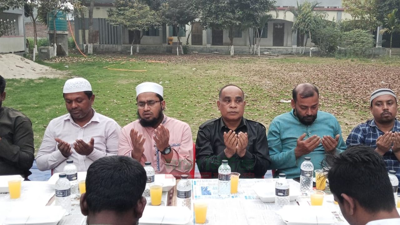 পোড়াদহ যুব সমাজ কর্তৃক আয়োজিত ইফতার ও দোয়া মাহফিল 