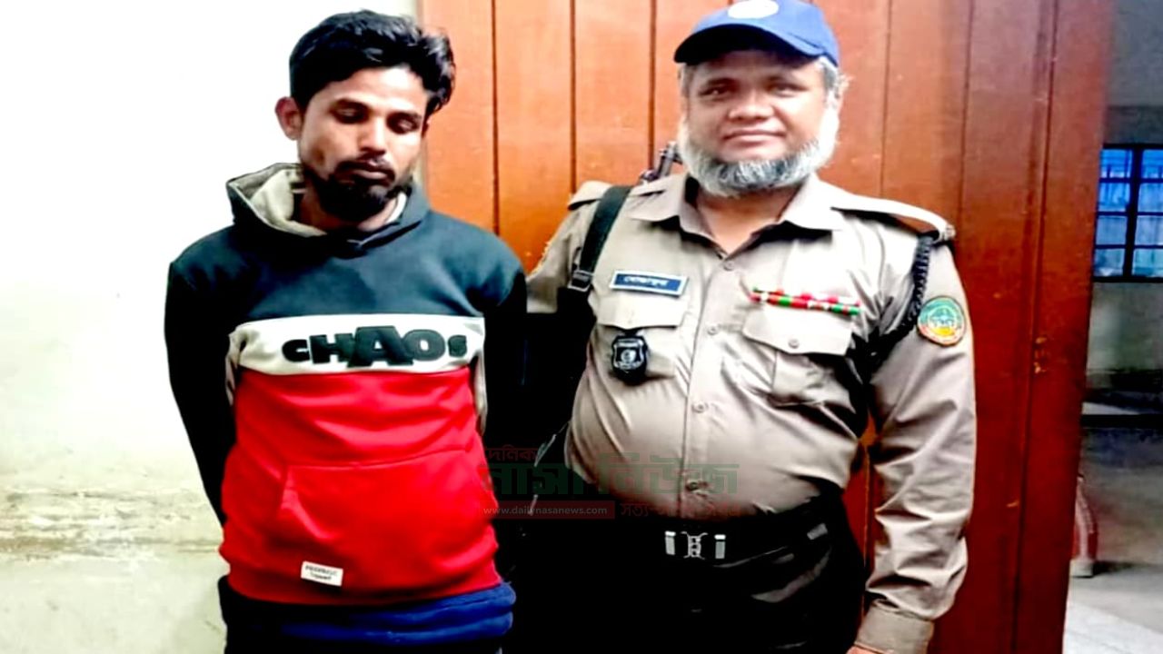 রংপুর কোতোয়ালি থানা এলাকায় ইয়াবা ও দেশীয় ছুরি সহ মাদক ব্যবসায়ী গ্রেফতার