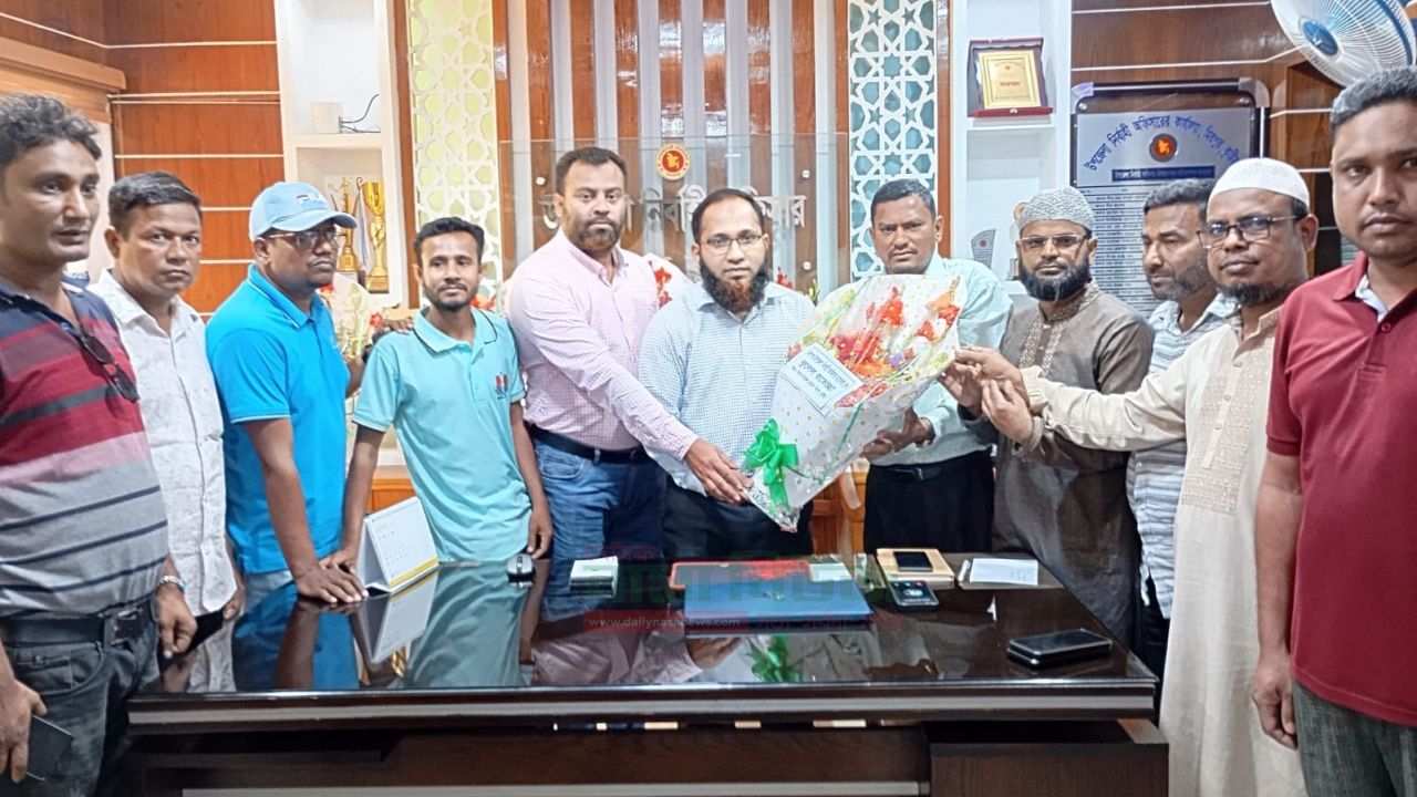 মিরপুর উপজেলা প্রেসক্লাবের পক্ষ থেকে ইউএনও মহোদয়'কে ফুলের শুভেচ্ছা 