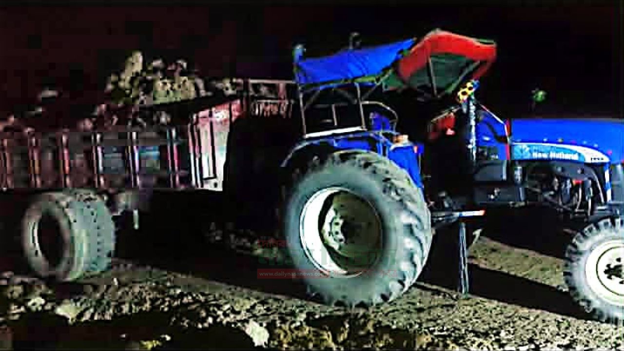 আইন অমান্য করে মাটি কাটায় ভেকু ট্রাক্টর সহ গ্রেফতার দুই 