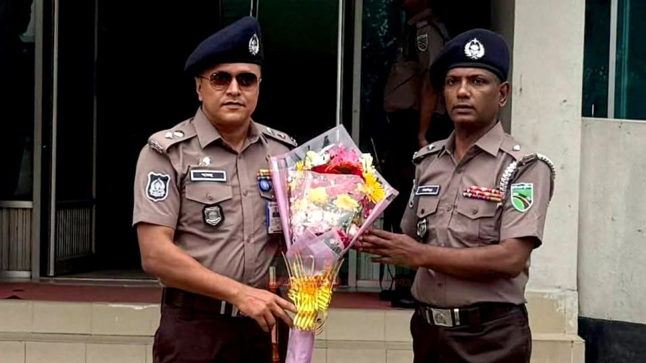 তারাগঞ্জ হাইওয়ে থানা পরিদর্শন করলেন হাইওয়ে পুলিশ সুপার