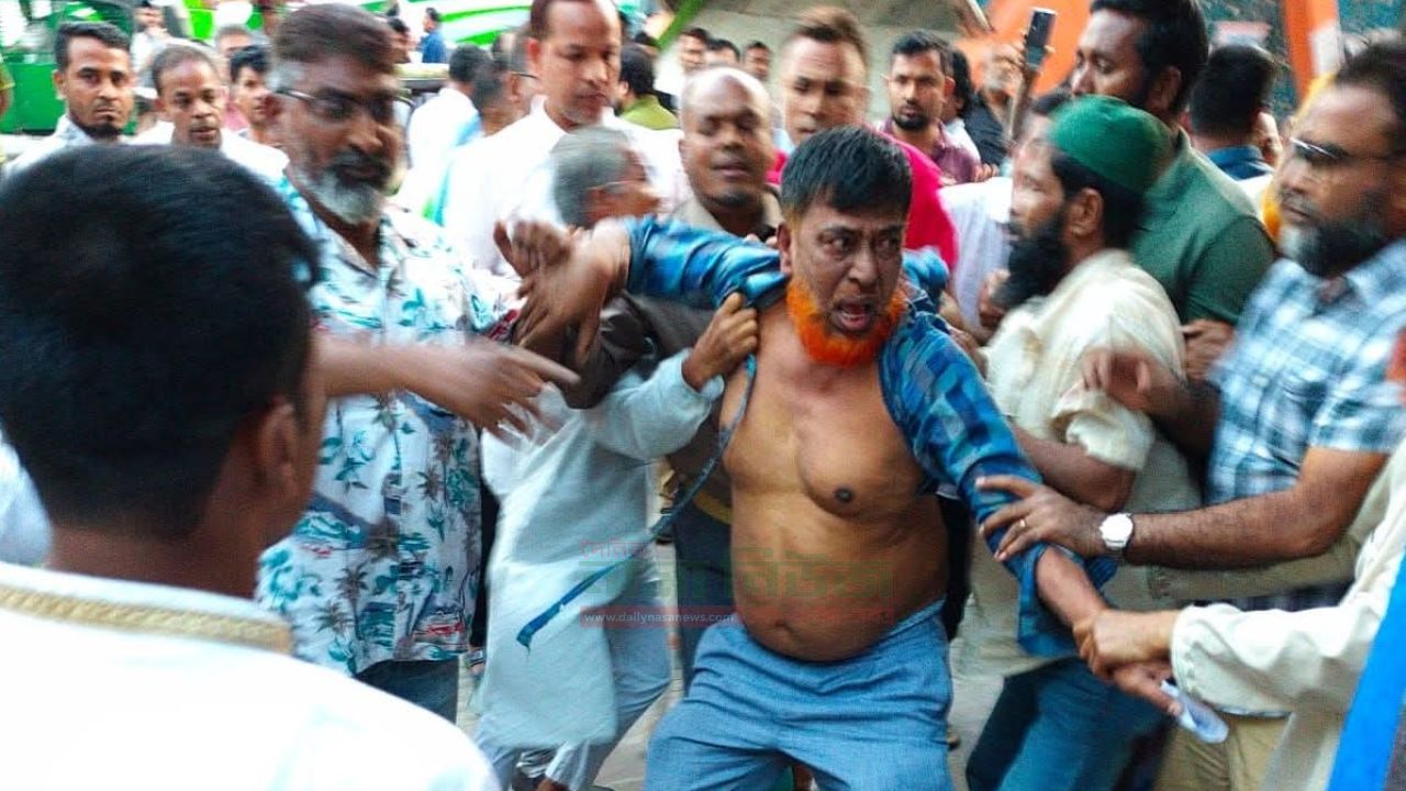 জনতার হাতে হামলার শিকার সড়ক পরিবহনের আওয়ামী চাঁদাবাজ ও গডফাদার আব্বাস