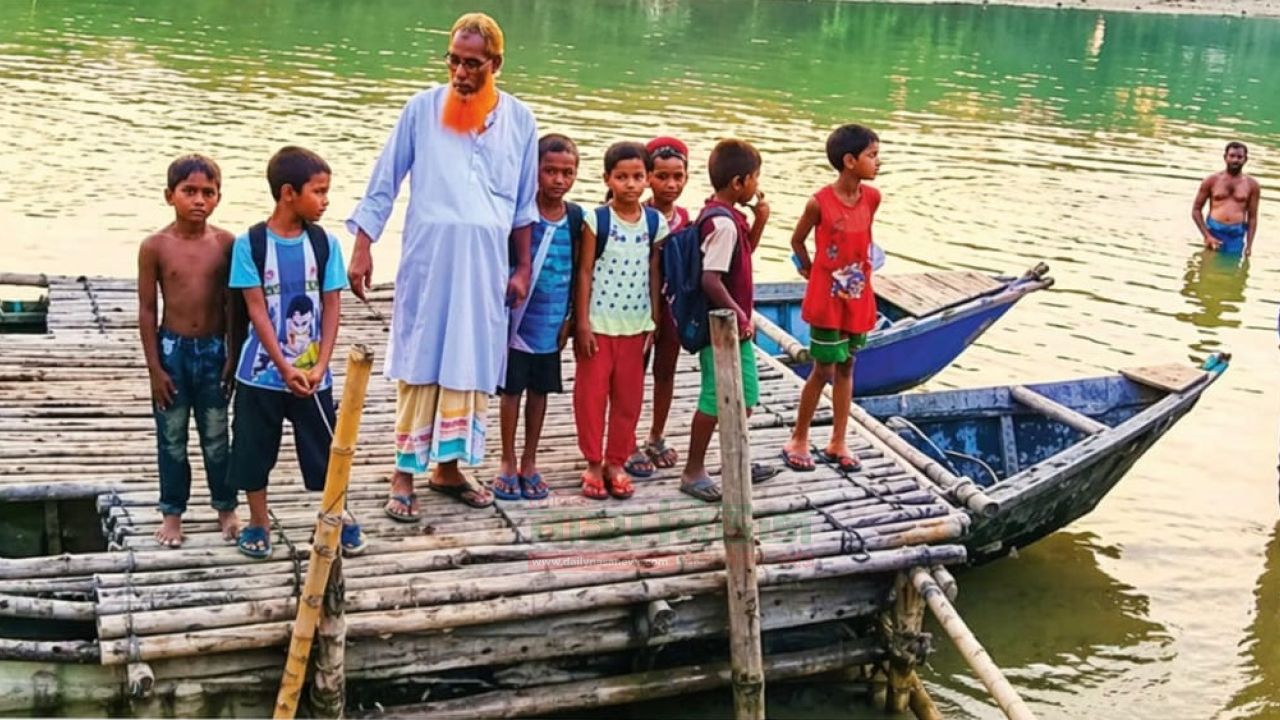 তারাগঞ্জে সেতুর অভাবে দুর্ভোগে ২০ গ্রামের মানুষ