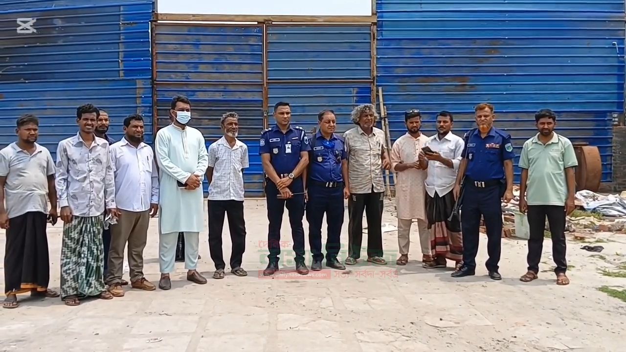 চাঁপাইনবাবগঞ্জে অবৈধ সীসা কারখানায় অভিযান,জরিমানা
