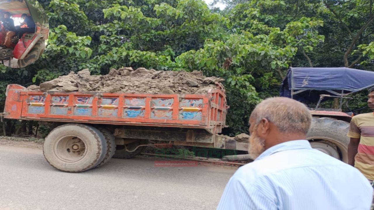 চাঁপাইনবাবগঞ্জে অবৈধভাবে মাটি কাটার দায়ে ৪জন গ্রেফতার,২টি মাটি ভর্তি ট্র‍্যাক্টর জব্দ 
