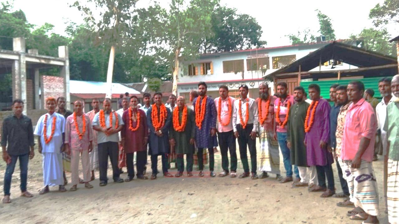 গঙ্গাচড়ায় এনসিপি উপজেলা কমিটিকে ফুলেল সংবর্ধনা