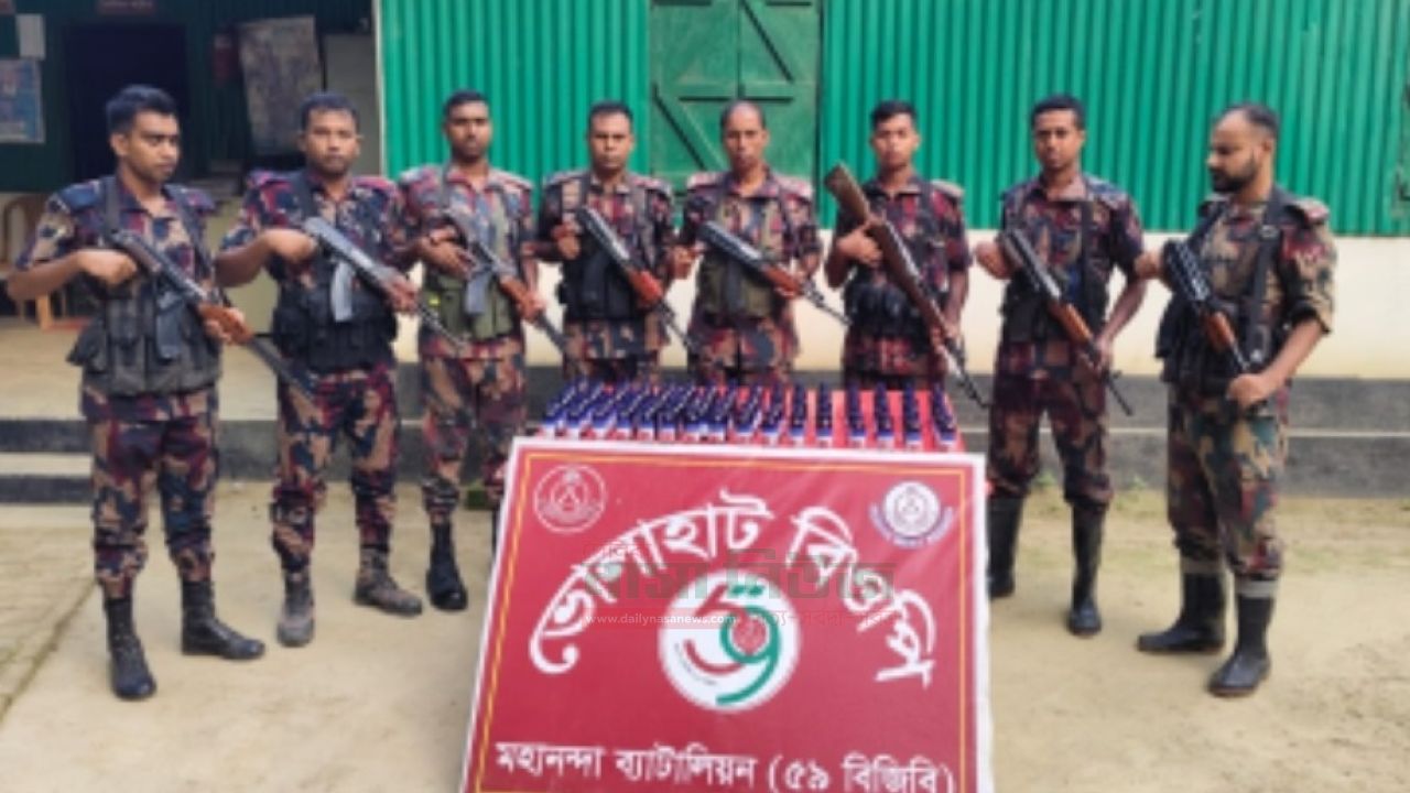 ভোলাহাট সীমান্তে ৫৯ বিজিবির অভিযানে ভারতীয় নেশাজাতীয় সিরাপ জব্দ