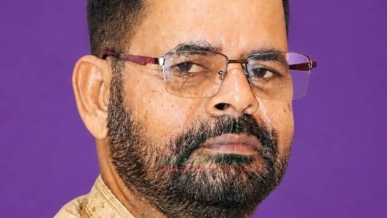গণসংযোগে ব্যস্ত চেয়ারম্যান পদপ্রার্থী এমদাদুল হক এমদাদ,মিলছে ব্যাপক সাড়া