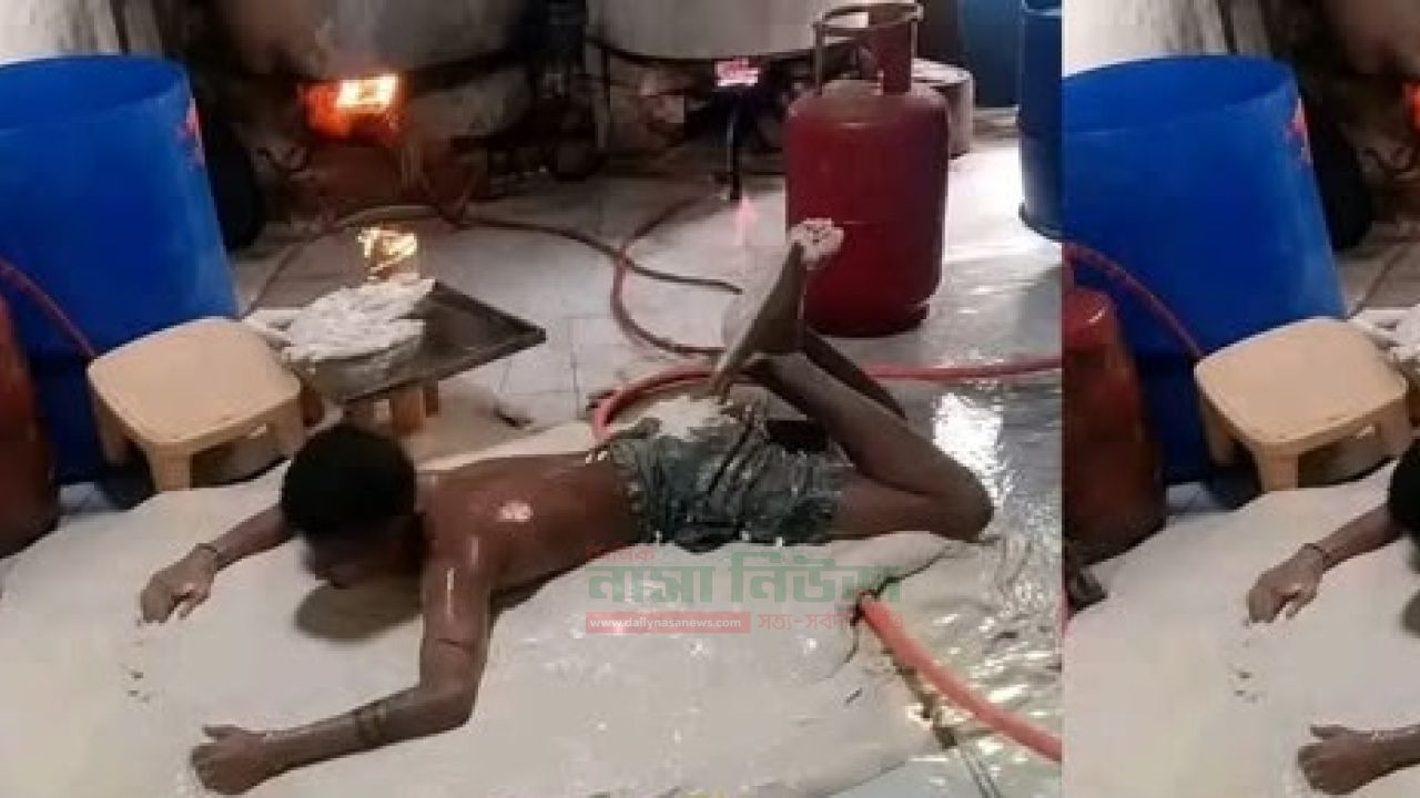 বেকারিতে পাউরুটির মন্ডের উপর কর্মীর গড়াগড়ি,ভাইরাল ভিডিও ঘিরে জনমনে উদ্বেগ