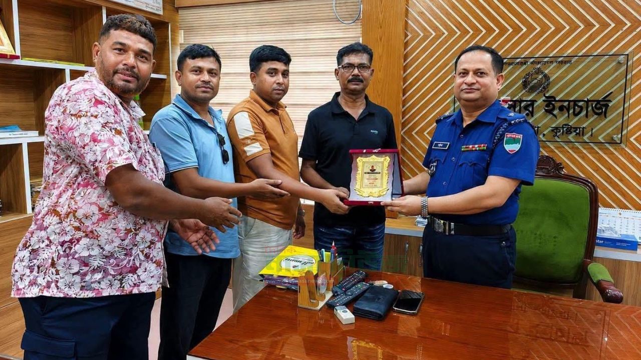 অশ্রুসিক্ত বিদায়ে মিরপুর ছাড়লেন কনস্টেবল শাহাদাত