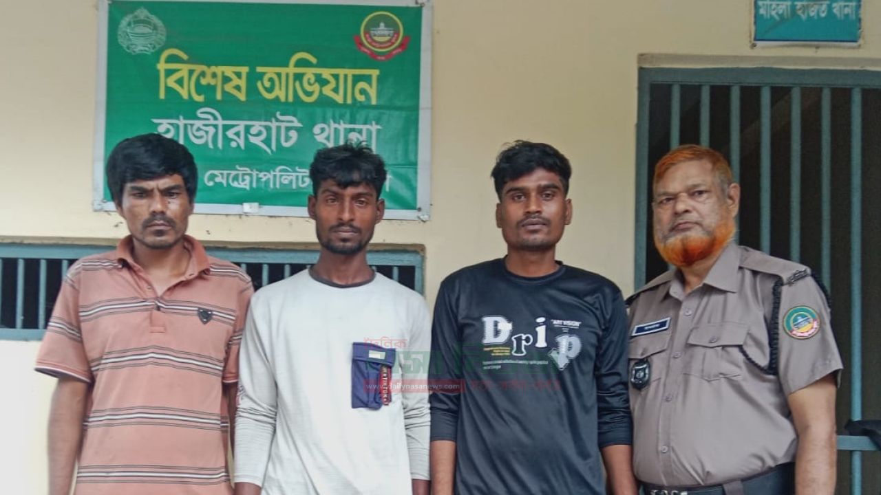 হাজীরহাটে রাতভর পুলিশের অভিযান,ওয়ারেন্টভুক্ত আসামিসহ গ্রেফতার ৪