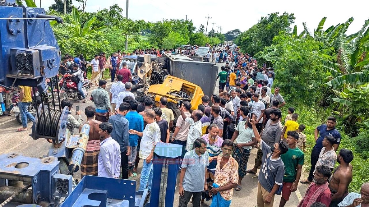 গোপালগঞ্জে বাস ও ডাম্প ট্রাকের সংঘর্ষে ৩ জন নিহত