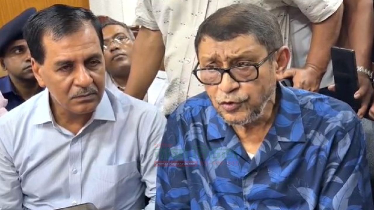 স্যালাইন মজুত থাকা সত্ত্বেও রোগীকে বাইরে থেকে কিনতে বাধ্য করায় নার্সকে সতর্ক করলেন মন্ত্রী