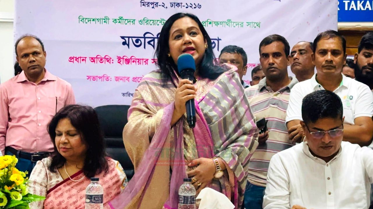 বিদেশগামী কর্মী প্রশিক্ষণার্থীদের সঙ্গে মতবিনিময় সভায় সানজিদা ইসলাম তুলি