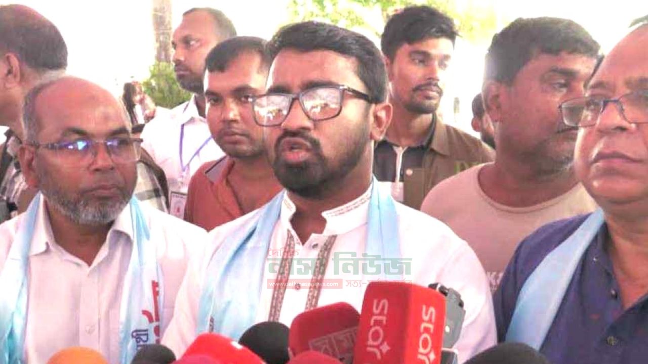 শেখ হাসিনা,ওবায়দুল কাদেরসহ পলাতক খুনিদের ফিরিয়ে দিলে প্রধানমন্ত্রী ভারত সফর করবেনঃ রাশেদ খাঁন